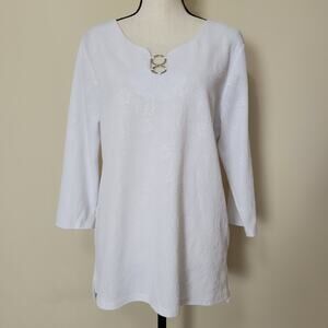 NWOT Chances R Sz L White Embossed 3/4 Sleeve Top Pullover 2 Silver Rings Slits